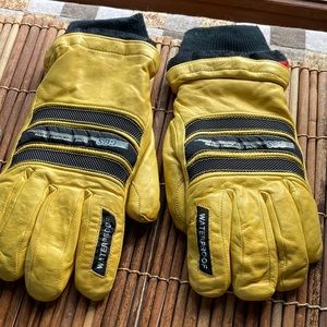 Vintage Leather Ski Gloves